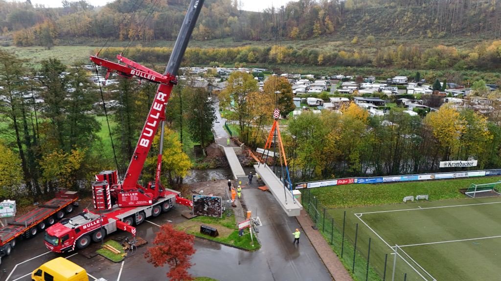 Millimeterarbeit mit 42 Tonnen am Haken